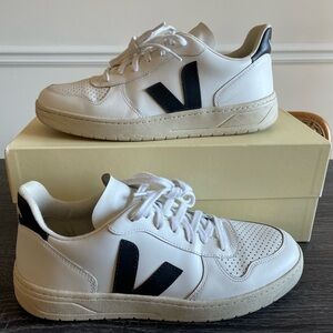 Veja V-10 leather men 10 sneakers